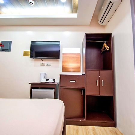 Emerald Island Hotel Balabag  Bagian luar foto